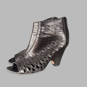 Barney's New York Cutout Ella Ankle Peep Toe Bootie Wedges Leather 8.5 w/ Box